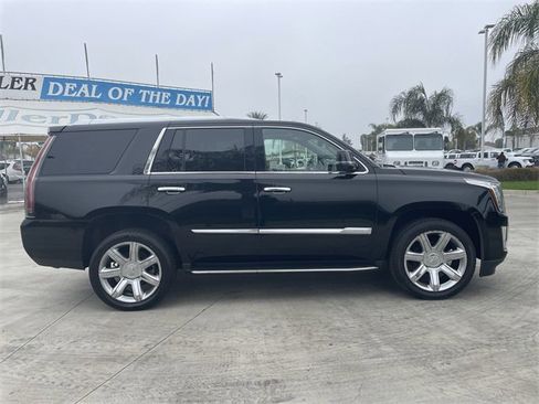 Used 2020 Cadillac Escalade Luxury image 9