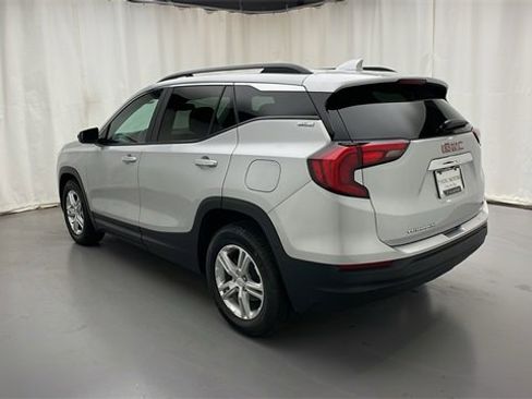 Used 2021 GMC Terrain SLE w/ Driver Convenience Package image 4
