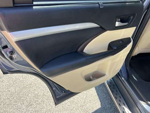 Used 2018 Toyota Highlander XLE FWD image 20