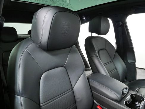Certified 2023 Porsche Cayenne Coupe AWD/4WD image 24