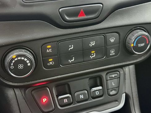 Used 2019 GMC Terrain SLE w/ Black Edition FWD image 18