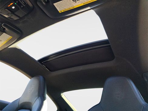 Used 2021 Porsche 911 Carrera image 33