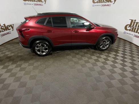 Used 2025 Chevrolet Trax LT w/ Driver Confidence Package FWD image 9