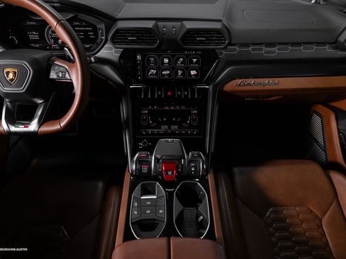 Used 2021 Lamborghini Urus image 25
