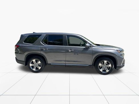 Used 2025 Honda Pilot EX-L image 9