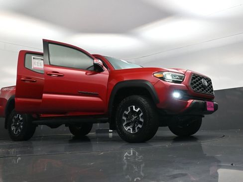 Used 2022 Toyota Tacoma TRD Off-Road w/ Technology Package image 26