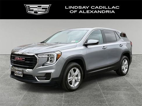 Used 2024 GMC Terrain SLE image 1