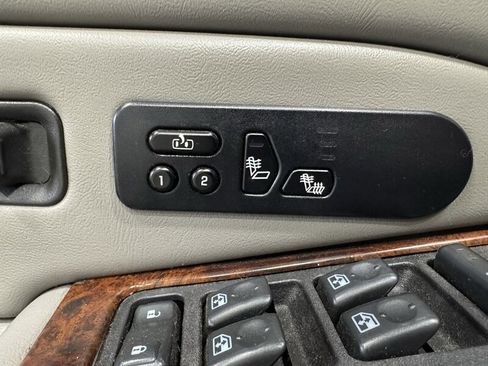 Used 2005 Chevrolet Silverado 2500 LT w/ Heavy-Duty Power Package image 12