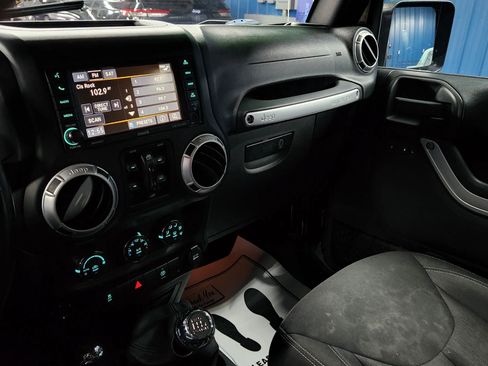 Used 2015 Jeep Wrangler Unlimited Sahara w/ Dual Top Group image 34