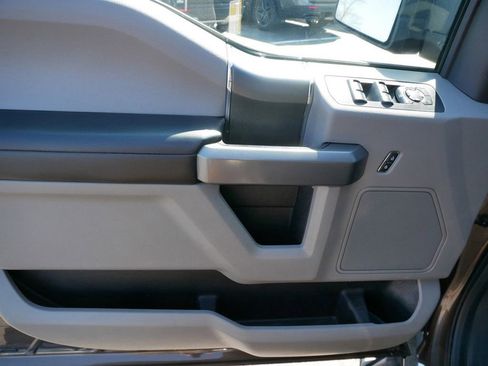 Used 2017 Ford F150 XLT w/ Equipment Group 302A Luxury image 9