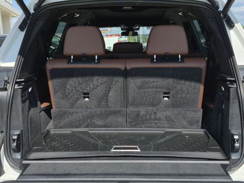 Certified 2026 BMW X7 xDrive40i w/ M Sport Package AWD/4WD image 8