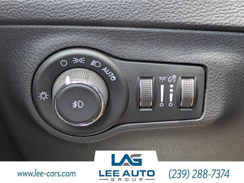 Used 2018 Jeep Compass Latitude w/ Popular Equipment Group FWD image 20