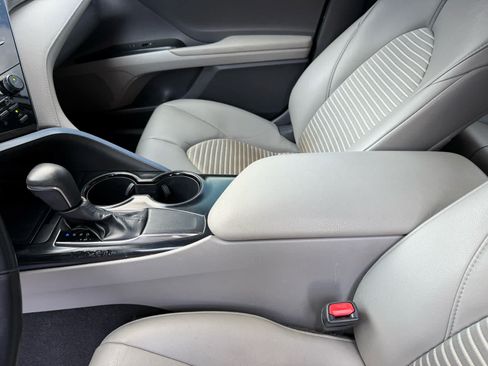 Used 2019 Toyota Camry SE FWD image 22