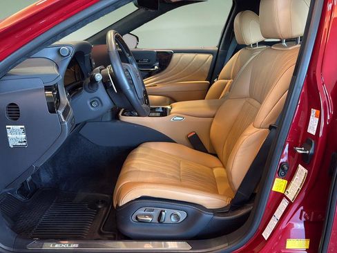 Certified 2025 Lexus LS 500 AWD w/ Luxury Package image 11