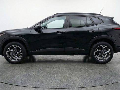 Used 2025 Chevrolet Trax LT image 5