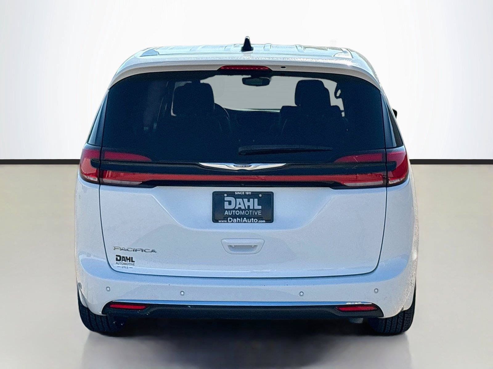 Certified 2025 Chrysler Pacifica Select FWD image 12