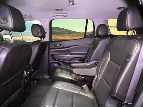 Used 2023 GMC Acadia SLT image 45