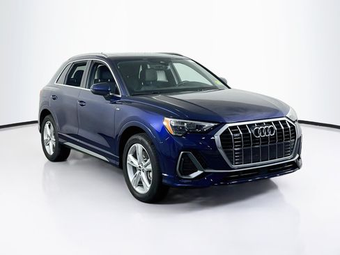 Used 2021 Audi Q3 2.0T Premium w/ Convenience Package AWD/4WD image 3