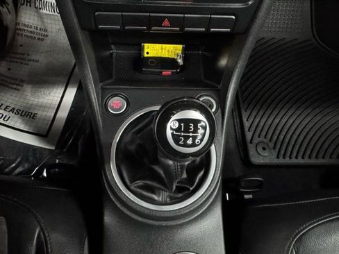 Used 2013 Volkswagen Beetle 2.0T FWD image 27