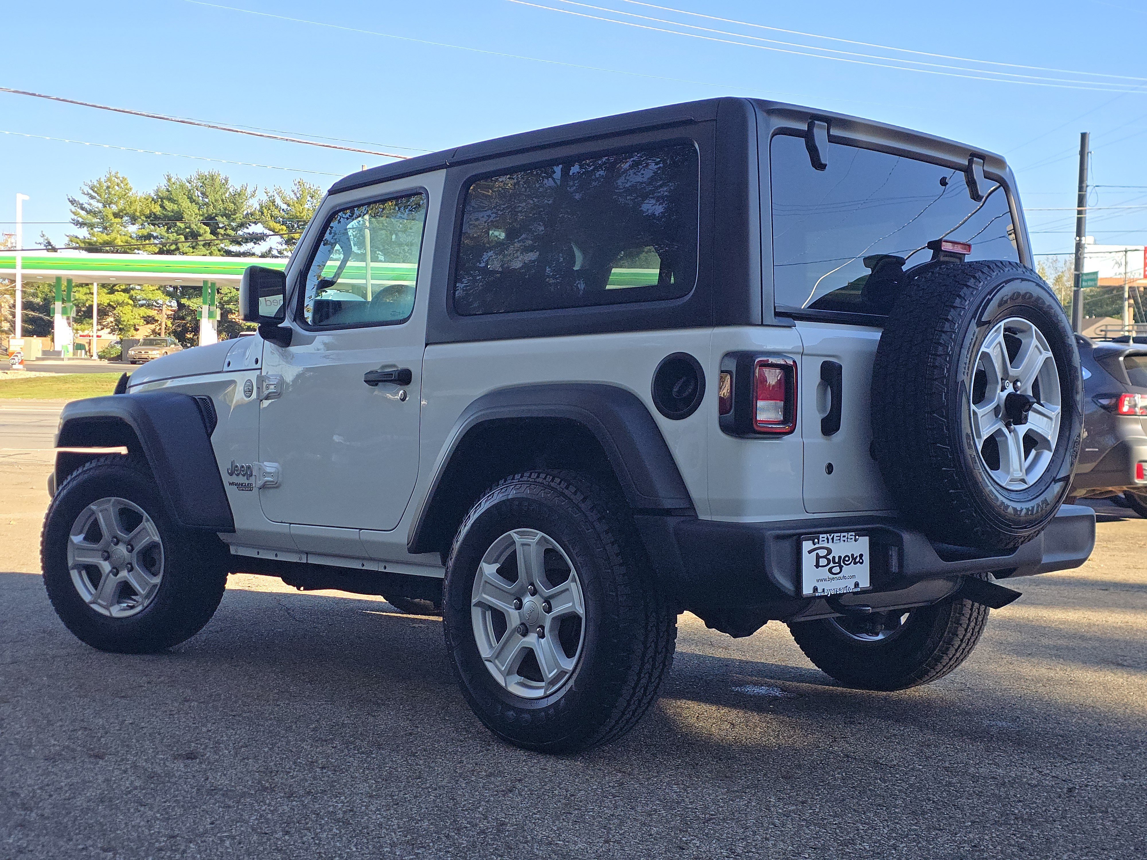 Used 2019 Jeep Wrangler Sport AWD/4WD image 5