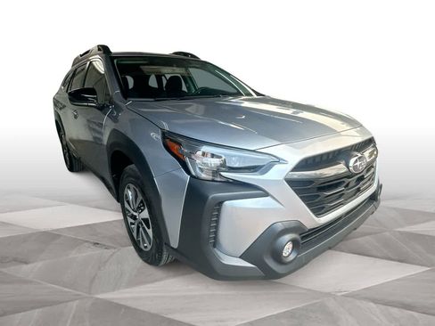 Used 2025 Subaru Outback Premium AWD/4WD image 2