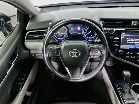 Used 2020 Toyota Camry XLE FWD image 18