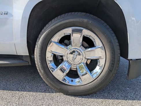 Used 2018 Chevrolet Suburban LS RWD image 10