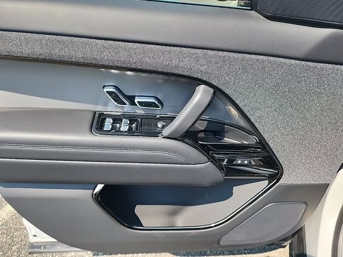 Certified 2025 Land Rover Range Rover Sport SE AWD/4WD image 11