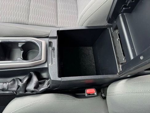 Certified 2018 Toyota Tacoma SR5 AWD/4WD image 18
