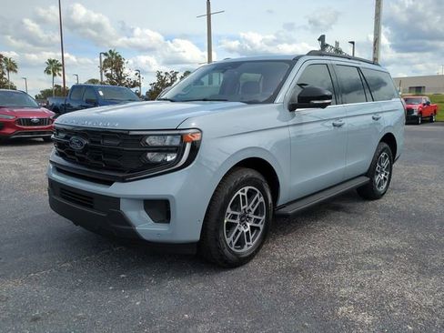Used 2025 Ford Expedition Active image 9