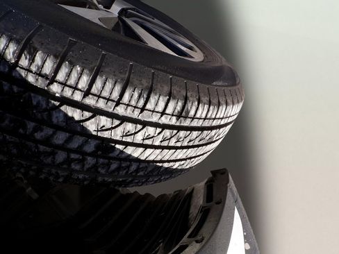 Certified 2025 Subaru Outback Premium image 2