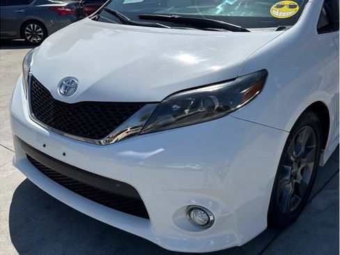 Used 2015 Toyota Sienna SE w/ SE Preferred Package FWD image 10
