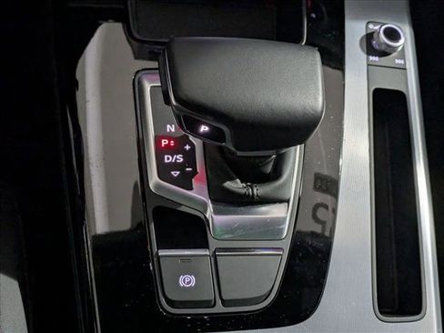 Certified 2025 Audi Q5 2.0T Premium image 11