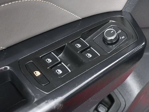 Used 2021 Volkswagen Atlas Cross Sport SE w/ Panoramic Sunroof Package FWD image 14