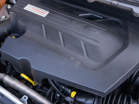 Used 2019 Ford Edge ST image 9