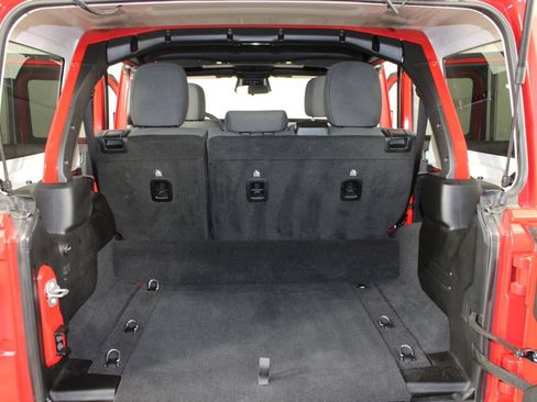 Used 2025 Jeep Wrangler Unlimited Sahara w/ Safety Group AWD/4WD image 17