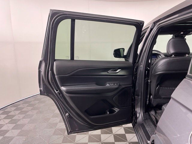 Used 2023 Jeep Grand Cherokee L Laredo AWD/4WD image 37