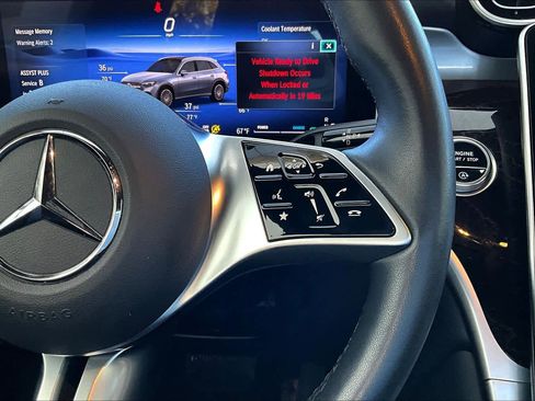 Used 2024 Mercedes-Benz GLC 300 4MATIC image 24