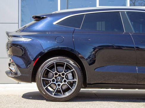 Used 2022 Aston Martin DBX AWD/4WD image 6