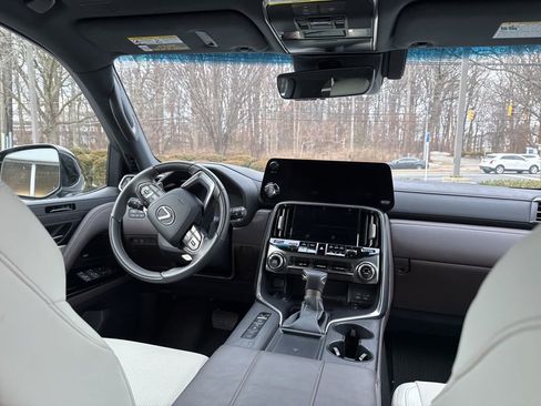 Used 2024 Lexus LX 600 4WD w/ Appearance Package image 8