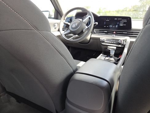 Used 2025 Hyundai Elantra SEL FWD image 26