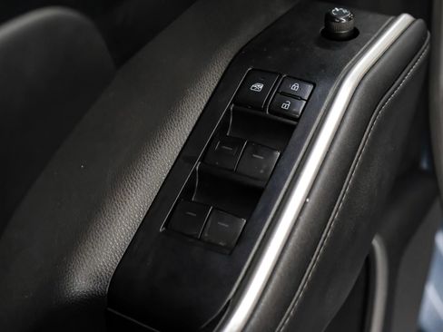 Used 2021 Toyota Highlander XLE FWD image 53