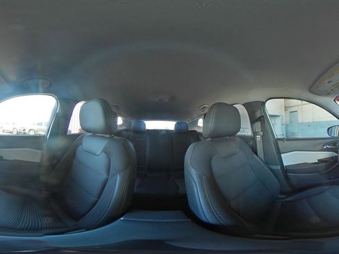 Used 2025 Chevrolet Trax LT FWD image 42