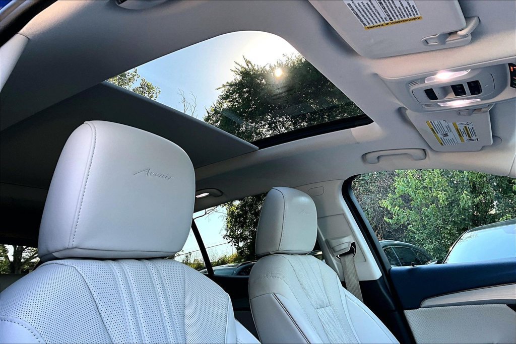 Used 2024 Buick Envision Avenir AWD/4WD image 21