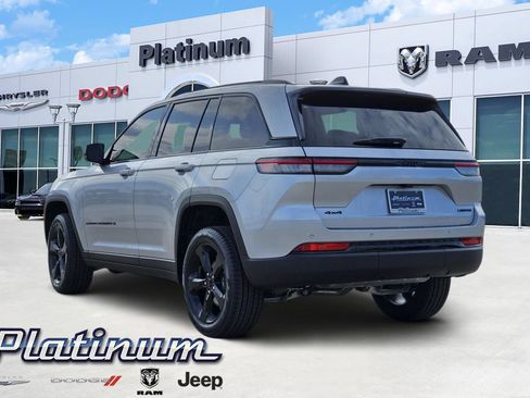 New 2025 Jeep Grand Cherokee Limited w/ Black Appearance Package AWD/4WD image 4