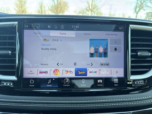 Used 2022 Chrysler Pacifica Touring-L AWD/4WD image 16