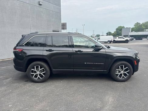 Used 2023 Jeep Grand Cherokee Limited AWD/4WD image 13