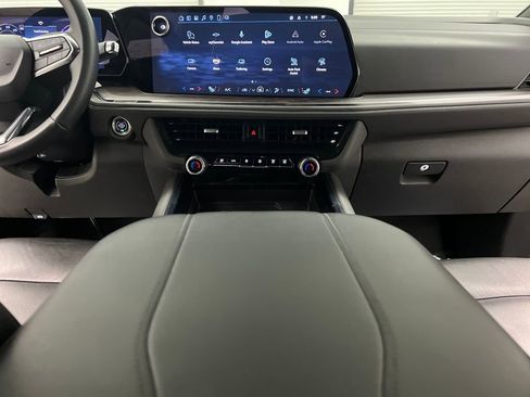 Used 2025 Chevrolet Tahoe Z71 AWD/4WD image 43