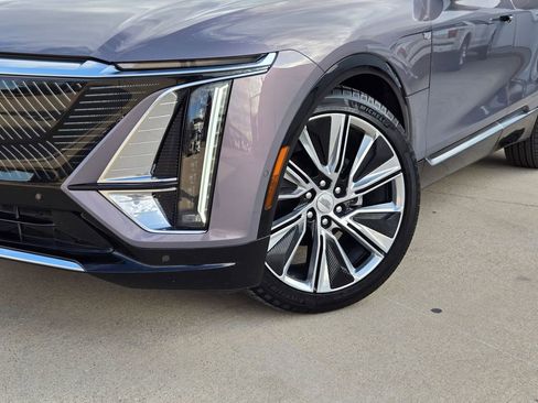 Certified 2025 Cadillac Lyriq Luxury image 7