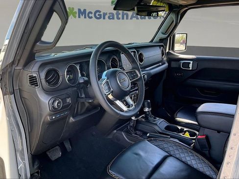 Used 2023 Jeep Wrangler Unlimited Sahara AWD/4WD image 16